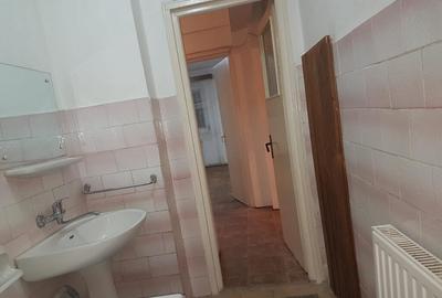 Apartament cu 3 camere nedecomandat în 9 Mai - 11