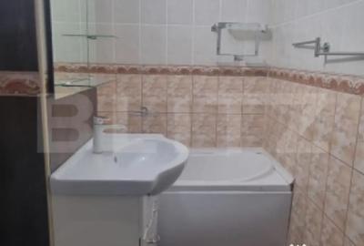 Apartament cu 3 camere decomandat în Micro 4 - 12