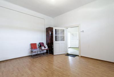 Două case pe Calea Radnei comision 0 - 4