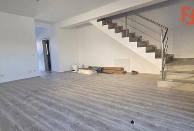 Duplex cu 5 camere cu Canalizare în Moșnița Nouă - 1