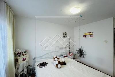 Ap decomandat, cu 4 camere, pivnita, balcon, etaj 3/4 - Strand - 14