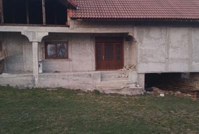 Casă cu 4 camere în Central - 2