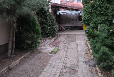 Casă cu 4 camere în Central