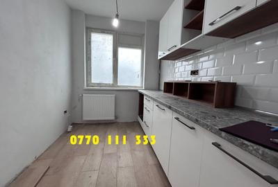 Apartament cu 3 camere semidecomandat în Hristo Botev