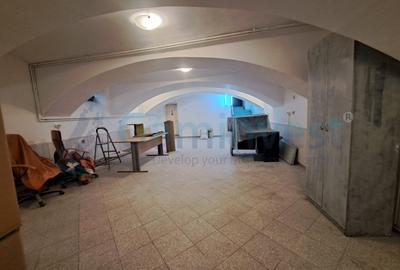 Spațiu comercial, de 45 mp, în Central - 3