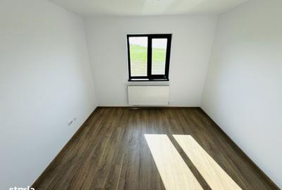 Casă cu 3 camere cu Teren 400 Mp în Miroslava - 1