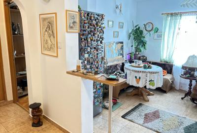 Apartament cu 2 camere decomandat, mobilat în P-ța Victoriei