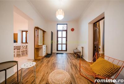 Apartament cu 3 camere nedecomandat în Schei