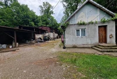 Casă cu 2 camere cu Teren 3924 Mp în Central - 2