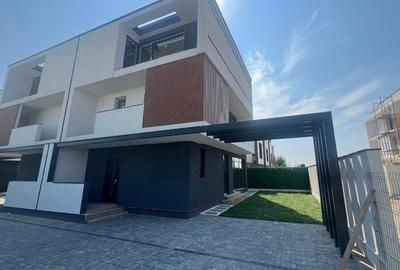 Duplex cu 5 camere cu Canalizare în Central - 2