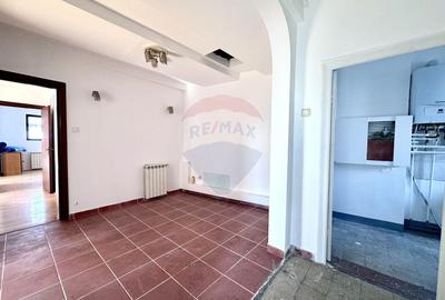 Apartament cu 4 camere decomandat în Central - 3