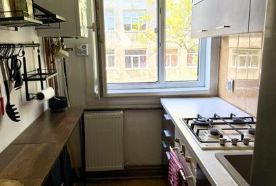 Apartament cu 3 camere semidecomandat, mobilat în Circumvalațiunii - 7