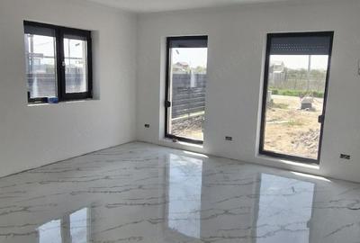 Casă cu 3 camere cu Teren 385 Mp în Central