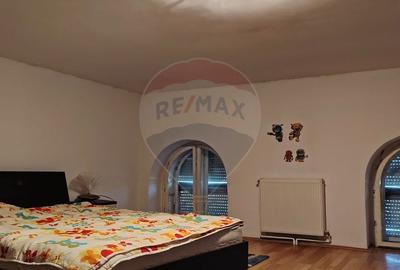 Apartament cu 4 camere decomandat, mobilat în Central - 9