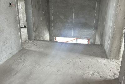 Casă cu 4 camere cu Teren 2300 Mp în Central - 2
