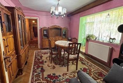 Apartament cu 3 camere semidecomandat în Circumvalațiunii