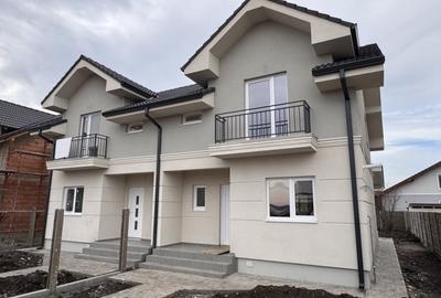Duplex cu 4 camere cu Canalizare în Moșnița Nouă - 1