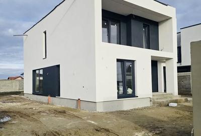 Casă cu 5 camere cu Teren 620 Mp în Sânmartin - 4