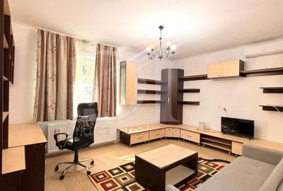 Apartament cu 3 camere decomandat, mobilat în Central