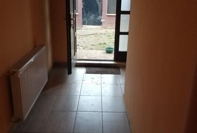 Casa de vanzare,str. Remetea,5 camere, parter+etaj,teren 5 ari,singur in curte. - 2