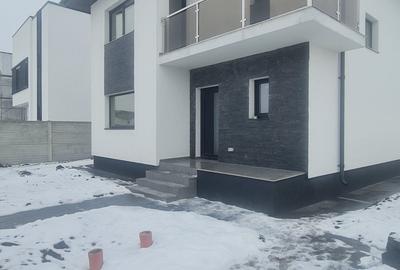 Casă cu 4 camere cu Teren 440 Mp în Berceni - 2