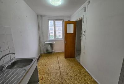 Apartament cu 3 camere semidecomandat în 1 Decembrie 1918 - 12