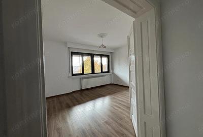 Casa ultracentrala cu curte ?i garaj | Confort premium in inima Oradiei - 18