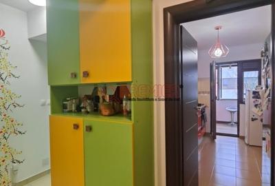 Apartament cu 3 camere decomandat în Sud