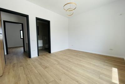 Casă cu 4 camere cu Teren 428 Mp în Domnești