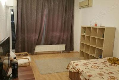 Garsonieră decomandată în Titan