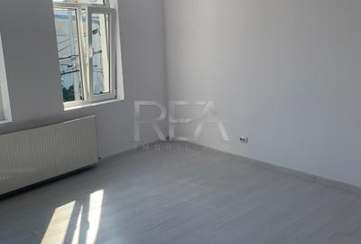 Casă individuală cu 9 camere decomandat cu Canalizare în Eminescu - 1