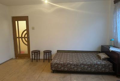 Zona Lamaita, se vinde apartament nedecomandat ,doua  camere pret 38000 euro - 4