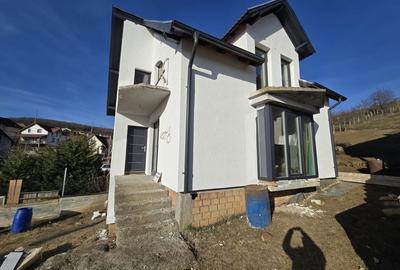 Casă individuală cu 4 camere în Sâncraiu de Mureș
