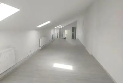 Casă cu 6 camere cu Canalizare în Moșilor - 9