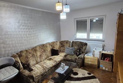 Apartament cu 2 camere decomandat în 9 Mai - 14