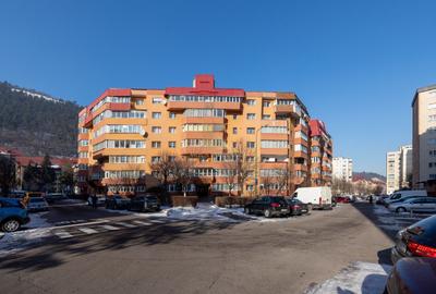 Apartament 3 camere, vedere superbă, Răcădău, str. Carpenului - 23