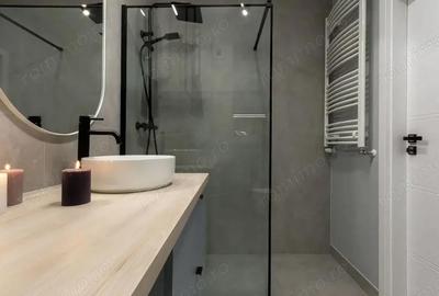 Garsonieră decomandată în Titan