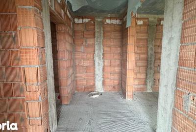 Casă cu 3 camere cu Teren 290 Mp în Moșnița Nouă