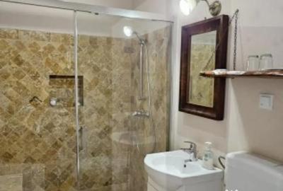 Casă cu 8 camere cu Teren 1200 Mp în Central - 10