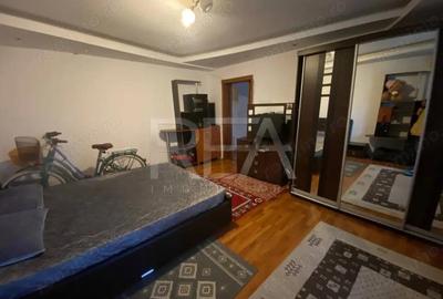 Apartament cu 4 camere decomandat în Rahova