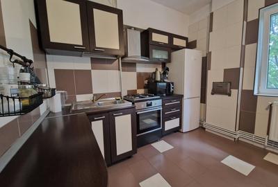 Apartament cu 3 camere semidecomandat, mobilat în P-ța Romană - 9
