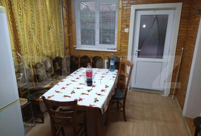 Casa individuala de inchiriat, cu 5 camere, 250 mp, zona Cet - 10