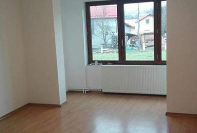 Casă individuală cu 6 camere cu Canalizare în Mociu - 3