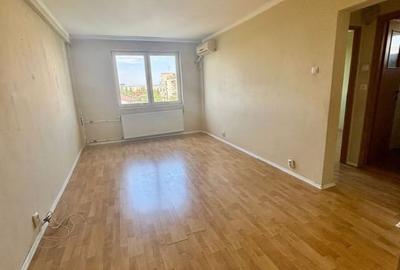 Apartament cu 3 camere semidecomandat în Crângași
