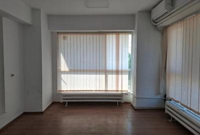 Birou, de 27 mp, în Dacia - 1