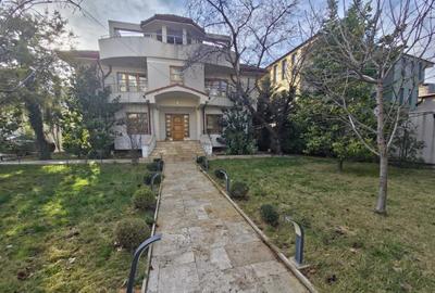 Casă cu 7 camere cu Teren 1200 Mp în Stadion