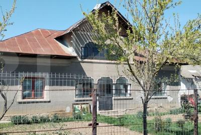 Casa de vanzare , 3 camere, 80mp 1100mp teren , zona Unguren - 1