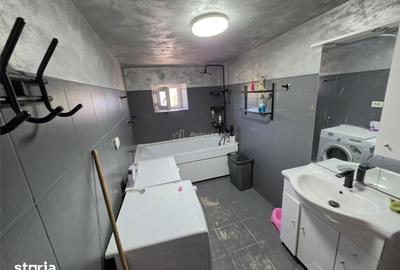 Casă cu 5 camere cu Teren 1496 Mp în Felnac - 9