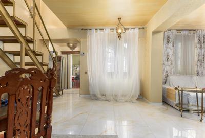 Apartament la casa - 5 camere 100mp utili - 950m de Piata Victoriei -Moxa