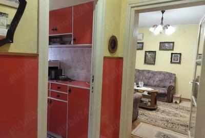Apartament cu 3 camere semidecomandat în Brad - 5